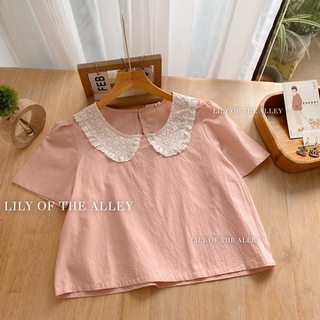 Áo sơ mi cộc tay dáng croptop cổ sen ren thêu may liền