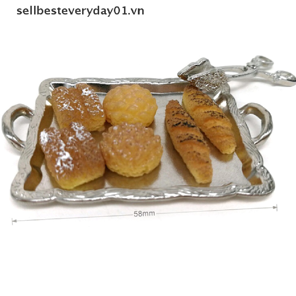 Set 8 Món Đồ Chơi Gồm Khay Bạc + 6 Bánh Mì Tỉ Lệ 1: 12 + Kẹp Bạc Trang Trí Nhà Búp Bê
