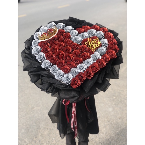 Bó hoa hồng nhũ đỏ bạc trái tim lồng kèm vương miện và chữ Love you làm quà tặng Valentine, ngày 8/3, 20/10