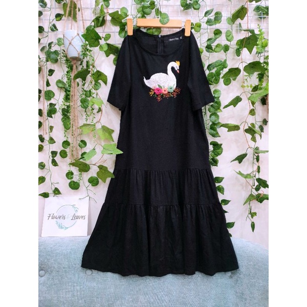 Váy linen thêu Thiên nga