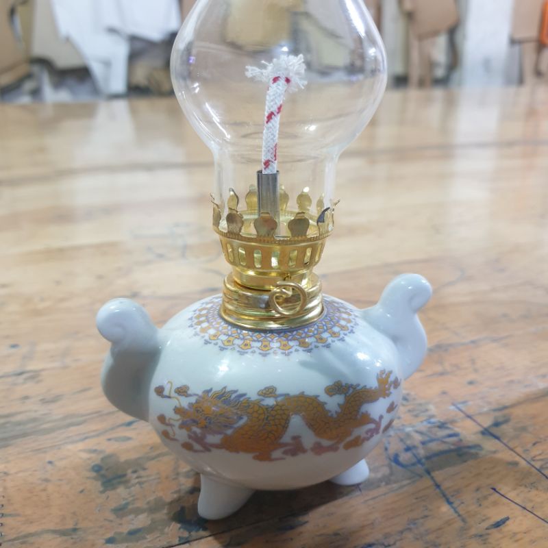 Đèn dầu bằng sứ