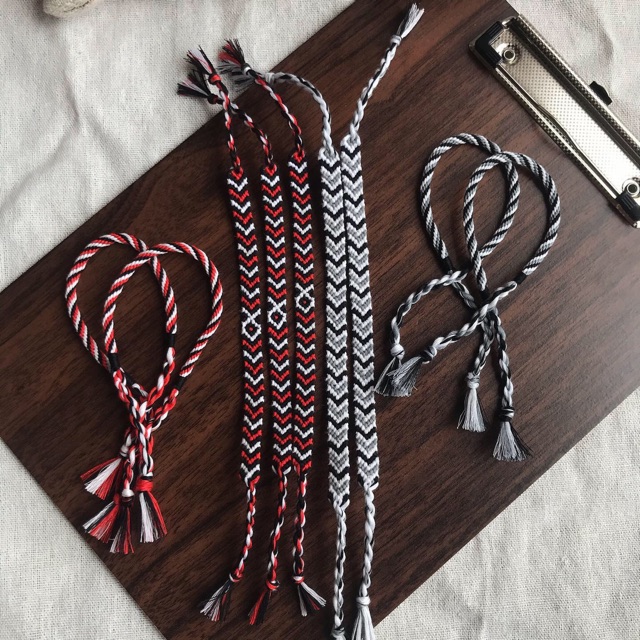 Vòng chỉ xám/ đỏ