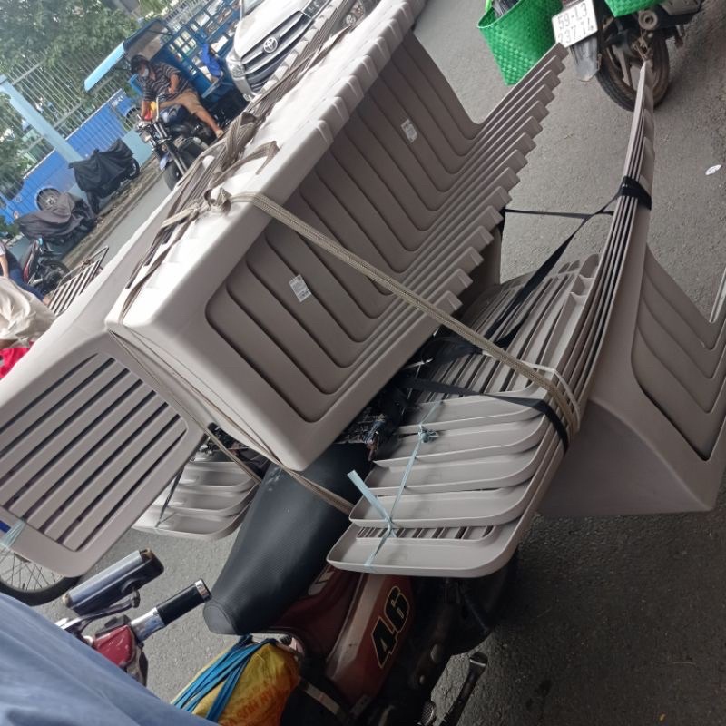 GHẾ NHỰA SỌC DỌC DUY TÂN