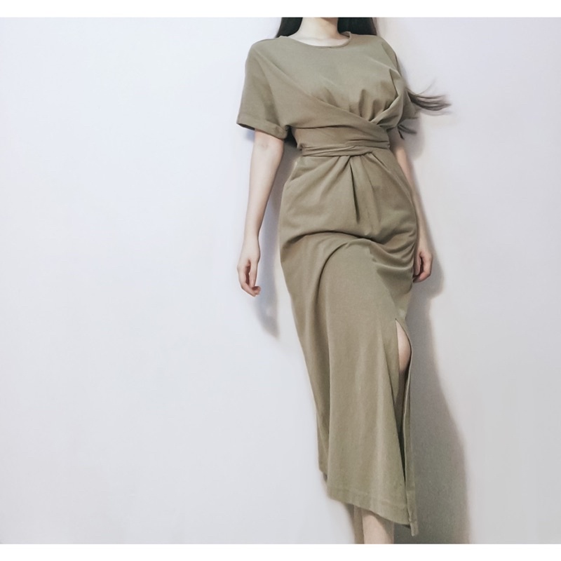 Đầm midi cột dây xoắn eo xẻ tà