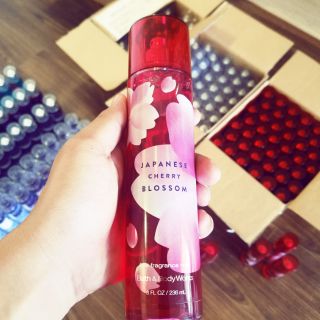 Xịt thơm Bath & Body Works
