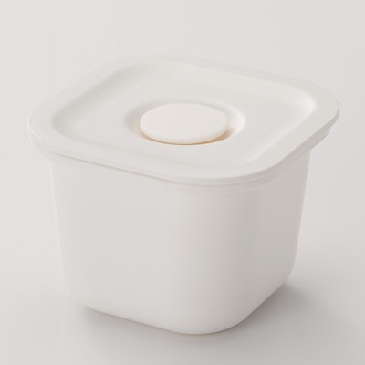 MUJI HỘP CƠM PP CÓ VAN XẢ / TRẮNG