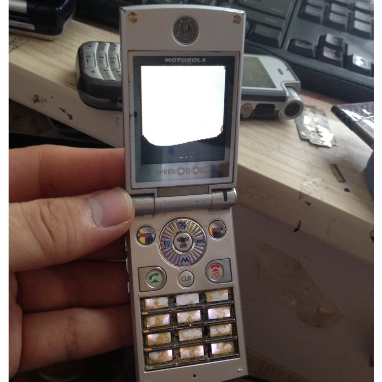 Xác MOTOROLA MS200 kèm pin k chai phồng,test lên vỡ màn,hàng CDMA cho ae sưu tầm,làm gì làm