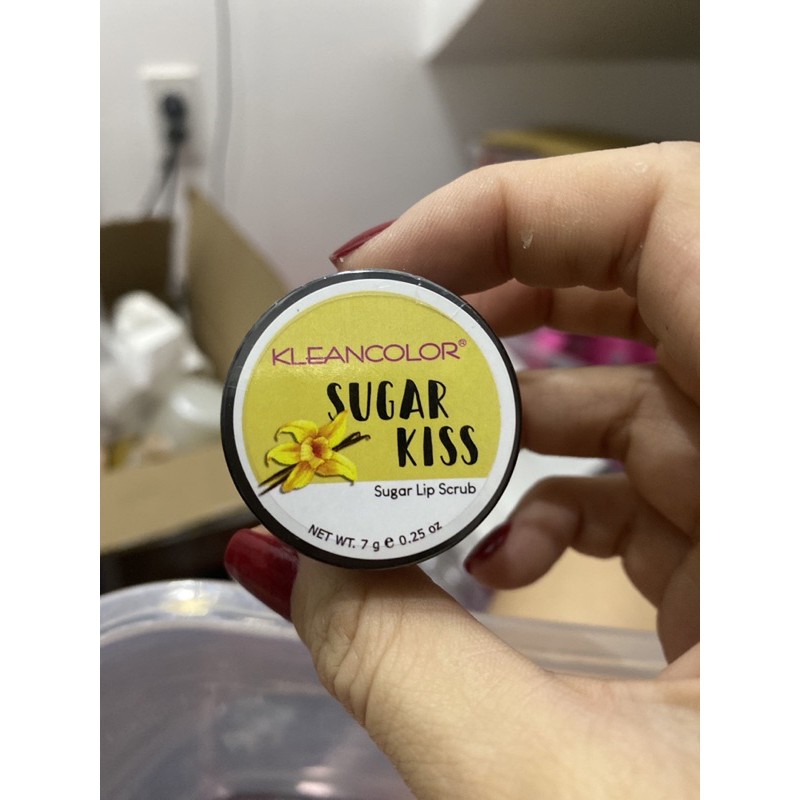 Tẩy tế bào chết môi KLEANCOLOR