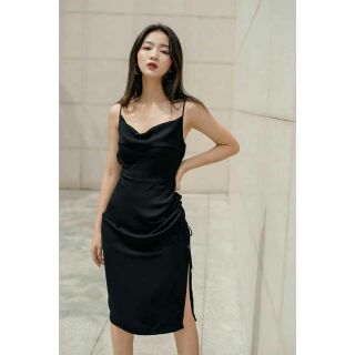 Đầm hai dây đơn giản và quyến rũ, cổ đỗ, xẻ tà rút dây