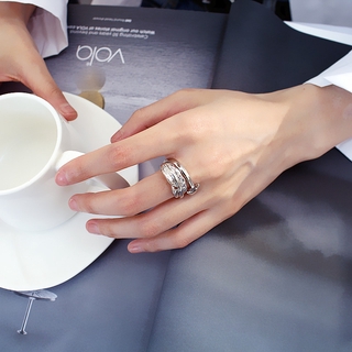 Adjustable ring with arrow opening