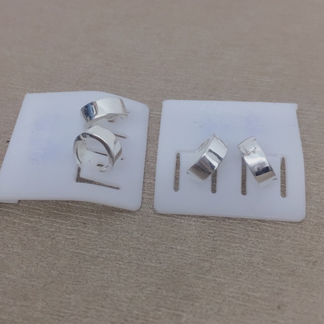 Khuyên tai bản 3-4li đường kính 7-8 li trẻ em hoặc vành tai trơn hoặc có đá bạc chuẩn dày dặn