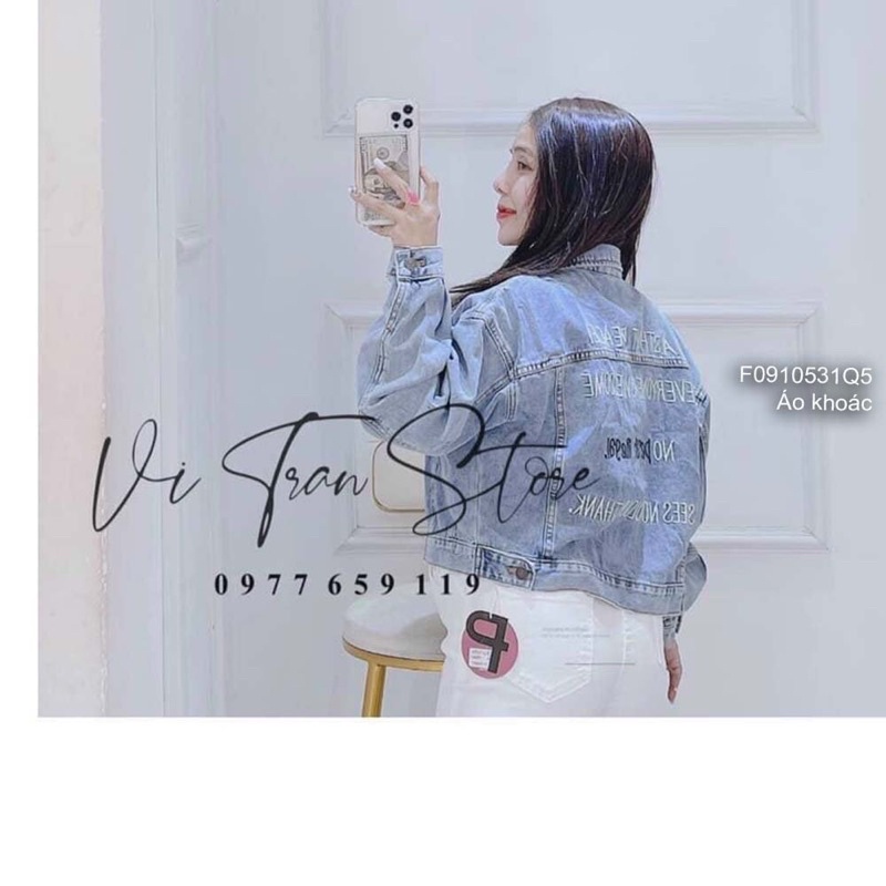 Áo khoát jeans lưng thêu