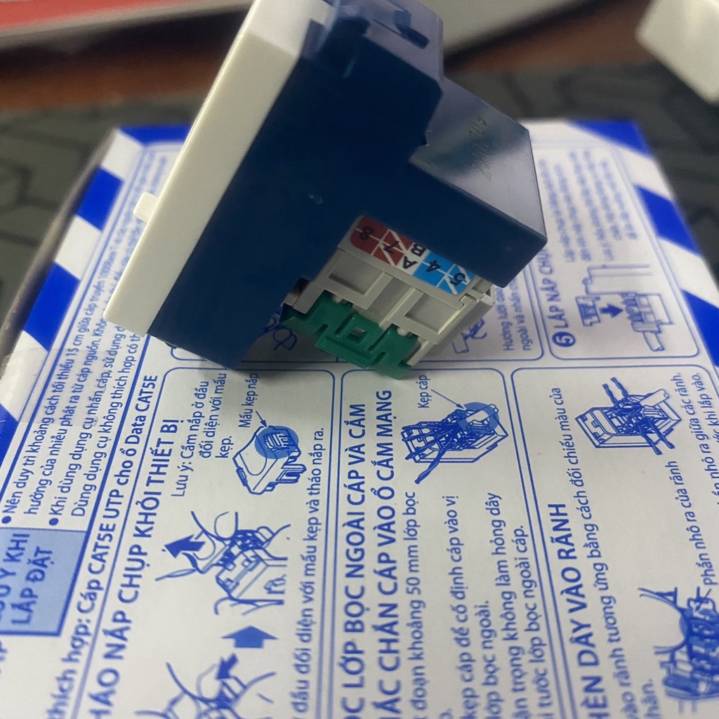 Hạt mạng WEV2488SW Panasonic Hạt Mạng Cat5e Panasonic Nhân Mạng Âm Tường Nhựa Chống Cháy