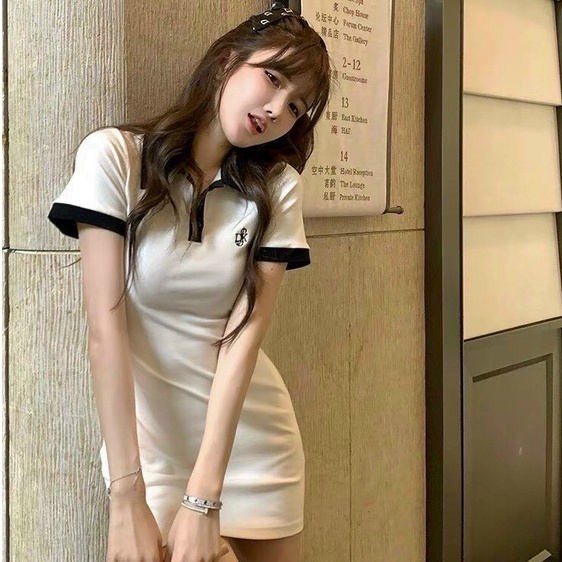 Đầm polo phối màu đen trắng cực xinh dáng ôm body