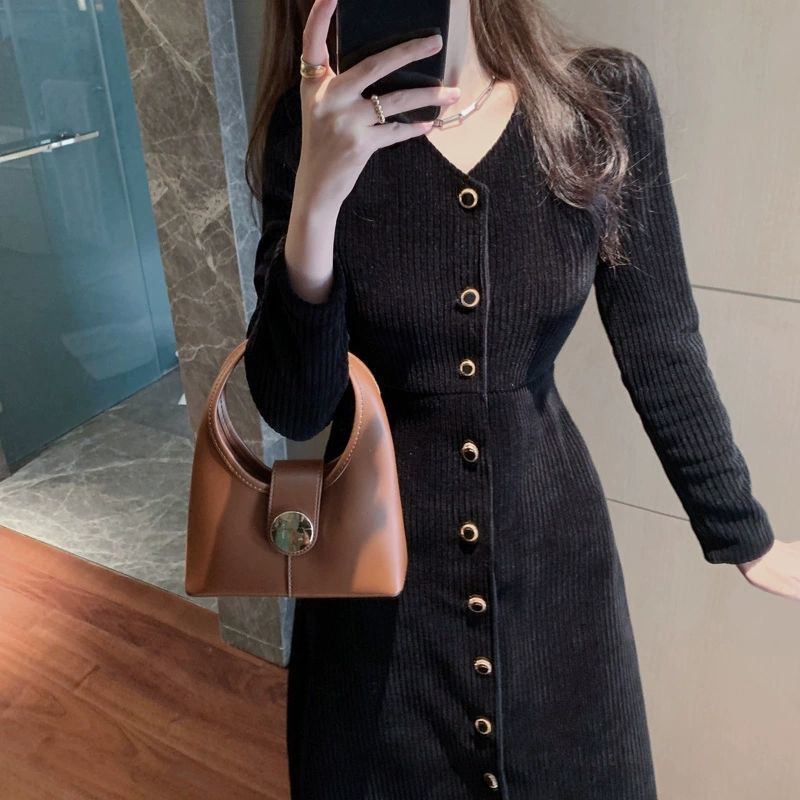 Đầm dài nhấn eo phong cách Hepburn Pháp thời trang thu đông màu đen dành cho nữ