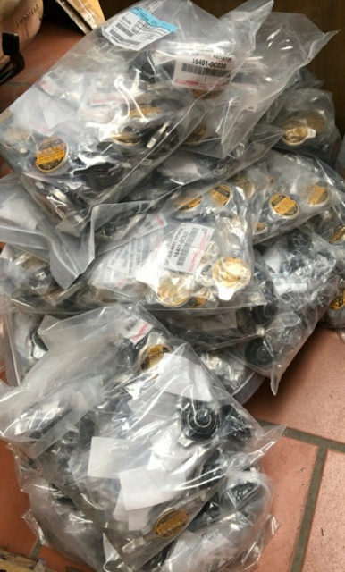 Nắp két nước các xe Toyota Vios, Innova, Camry, Altis, Wigo...