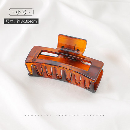 Kẹp tóc kiểu dáng hìlàm từ acrylic