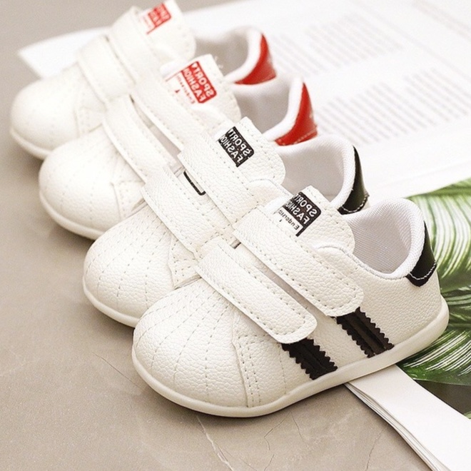 Giày Tập Đi Cho Bé Trai Đế Mềm Chống Trơn Trượt Dáng Thể Thao Dễ Đi Họa Tiết Hai Sọc Đáng Yêu ( 1806 )