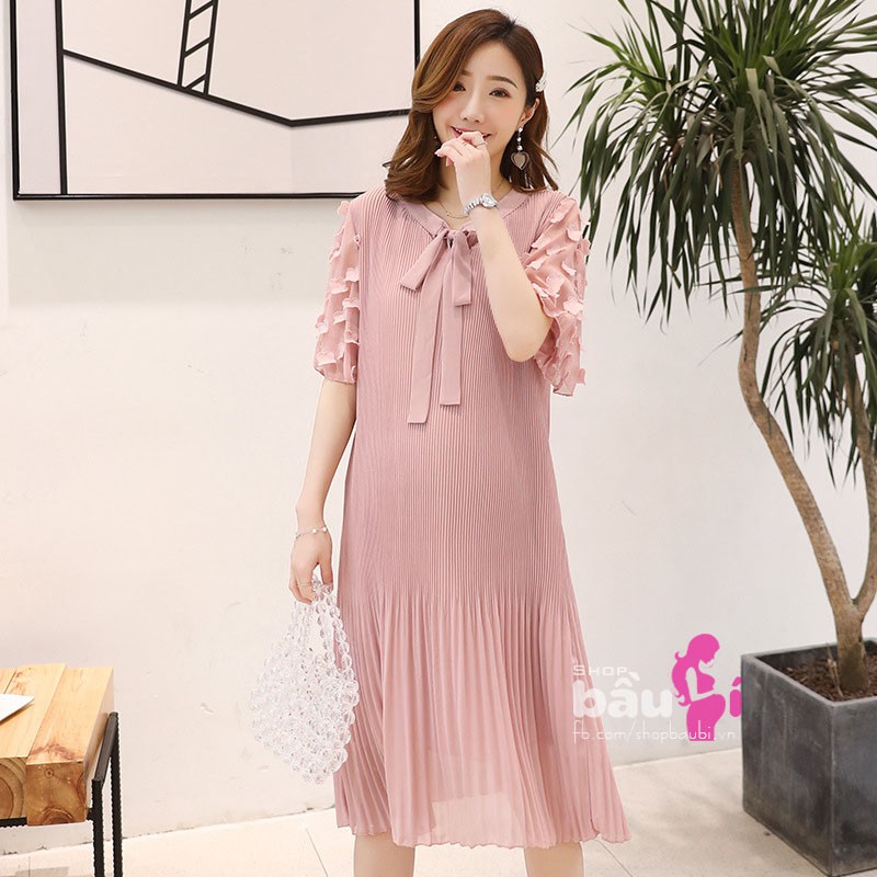 Đầm bầu xếp ly suông cổ nơ tay hoa chất voan lụa cao cấp dập ly mềm mại, sang trọng, mặc từ bầu bé tới to - SBV54