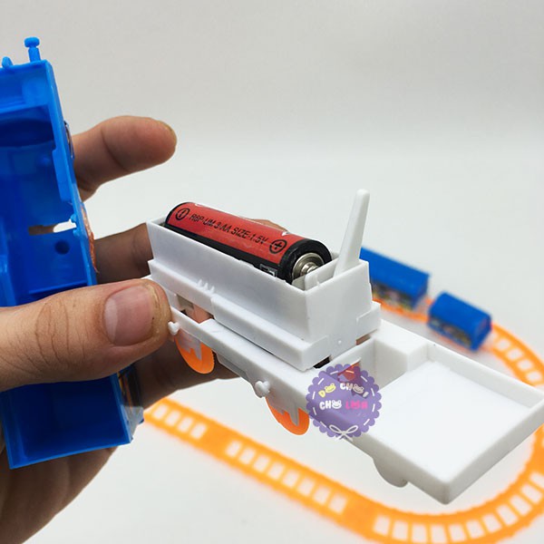 Hộp đồ chơi đường ray xe lửa tàu hỏa Poli chạy pin