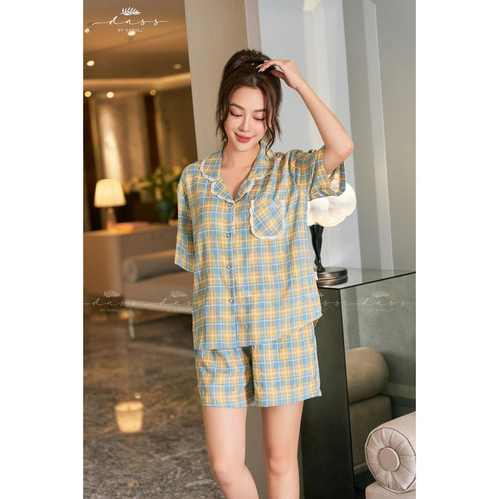 Bộ thô kate ANSS by Karoll quần sooc đùi áo tay cộc họa tiết kẻ ANSS.23.020