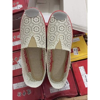 Giày slip on ren