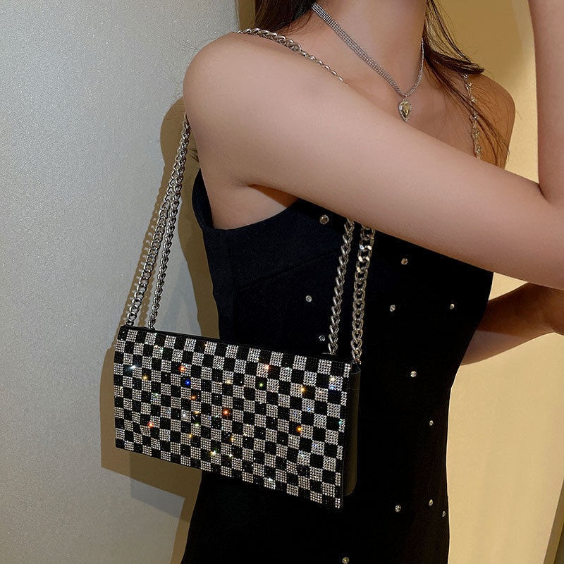 Túi Đeo Vai Da Hình Chữ Nhật Đính Đá Phối Dây Xích 2022 Thời Trang Cá Tính