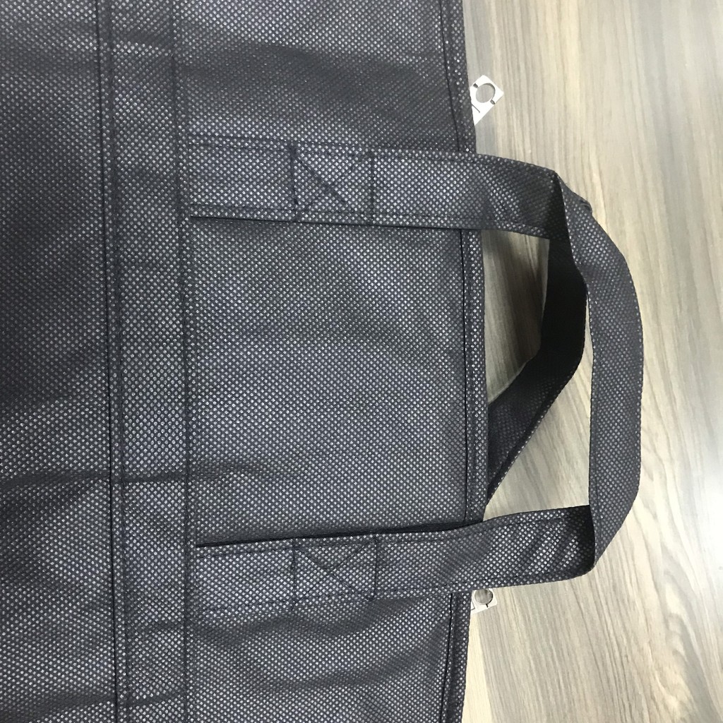Túi đựng vest có quai xách - kích thước 60 x 100, chất liệu vải không dệt dày dặn.