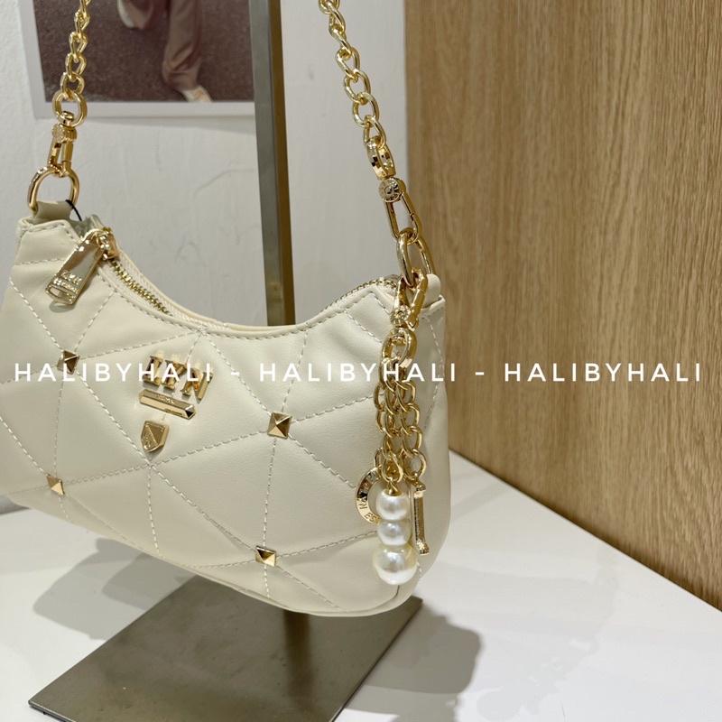 Túi LYN kẹp nách da trám kèm móc túi xinh xắn