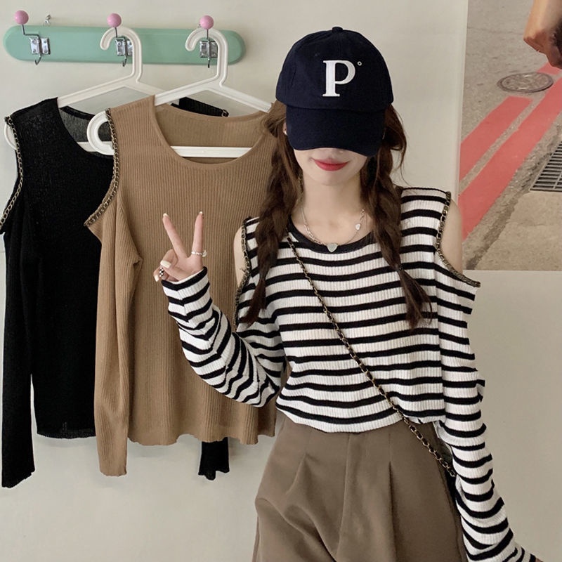 Áo Sweater cổ tròn tay dài hở vai kẻ sọc xinh xắn cho nữ