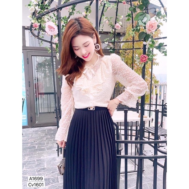 set áo sơ mi ren trắng sữa, chân váy xếp ly đen A1699 CV1601