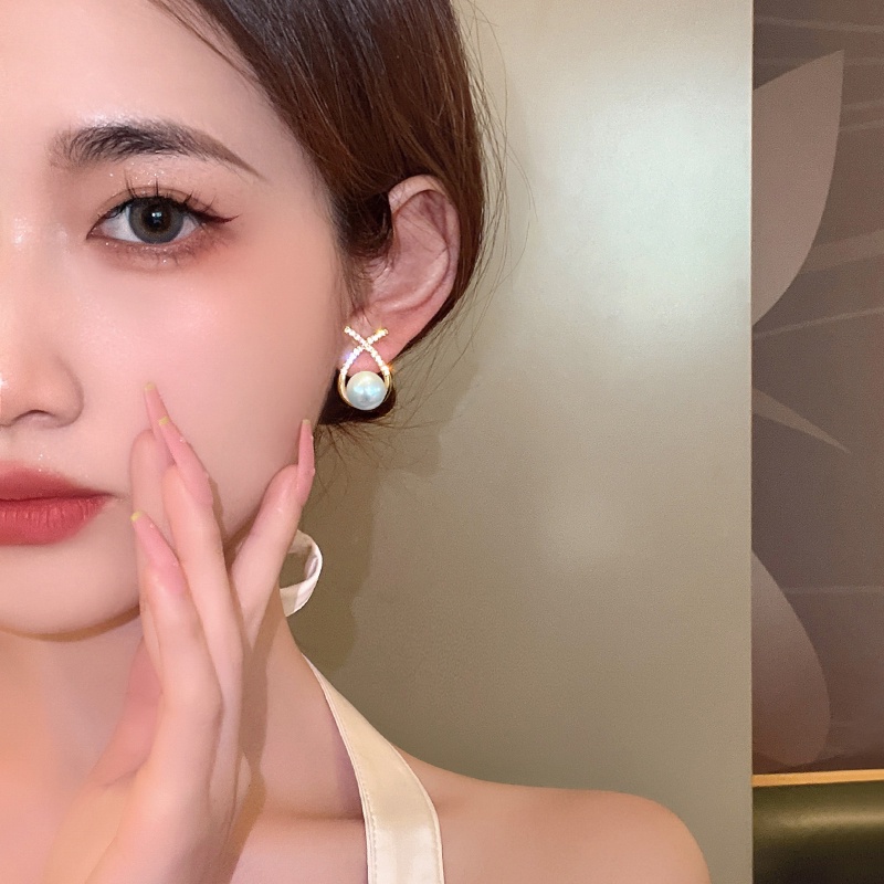 Đôi Bông Tai Hình Thánh Giá Đính Ngọc Trai Thời Trang Cho Nữ