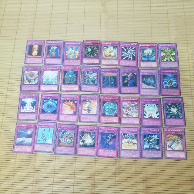 1 lá bài trap card vài 9 lá  bài yugioh ranđom + 5 lá random shop tặng