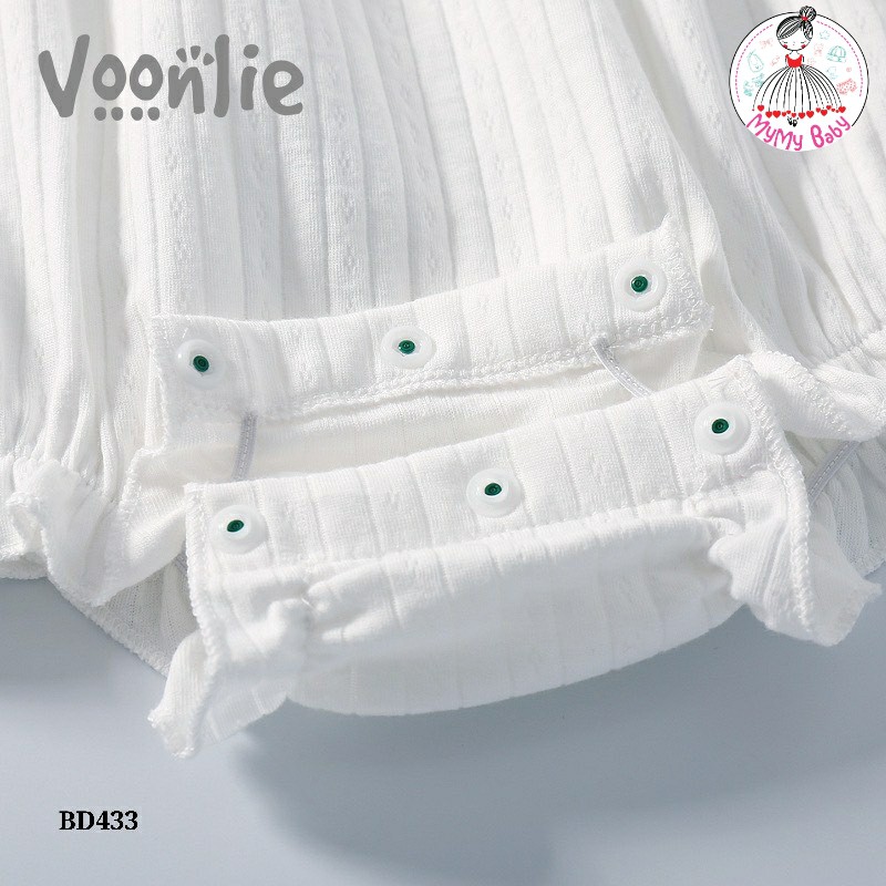 Body trắng nơ xanh lá