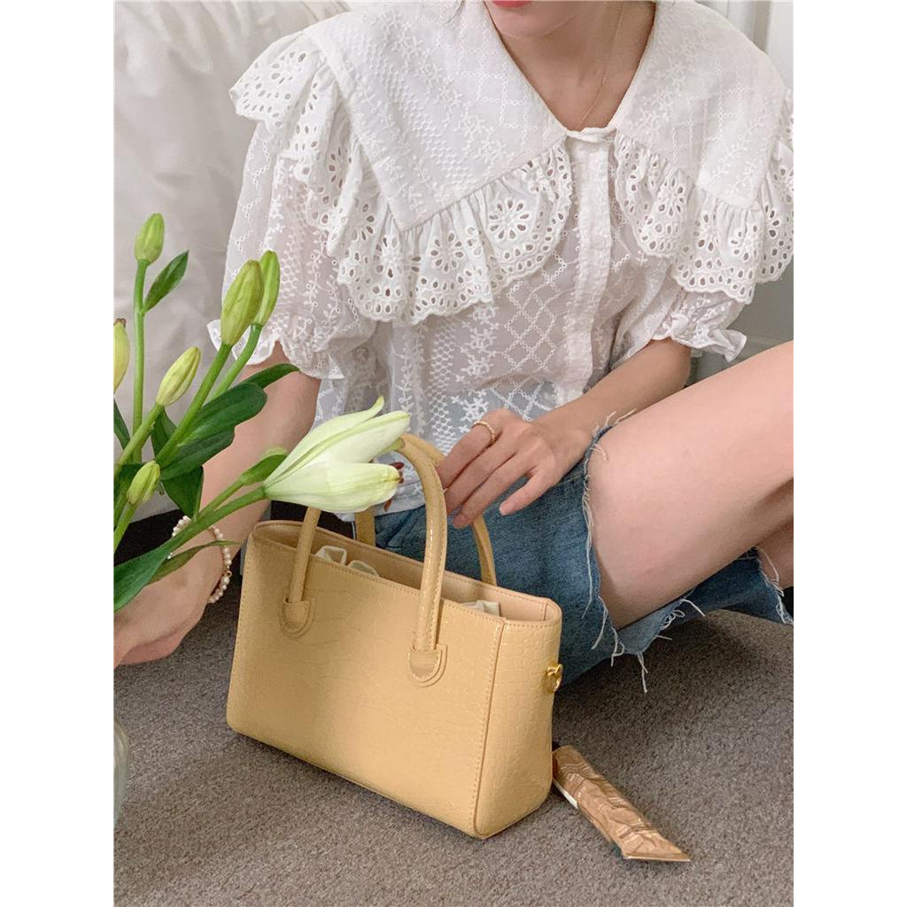 Áo Sơ Mi Ngắn Thêu Hoa Tinh Tế 52758