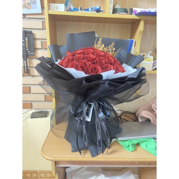 [QUÀ SINH NHẬT-quà 14/2]-Bó hoa hồng 50 bông nhũ cao cấp +vương miệng tặng kèm thiệp và đèn nháy