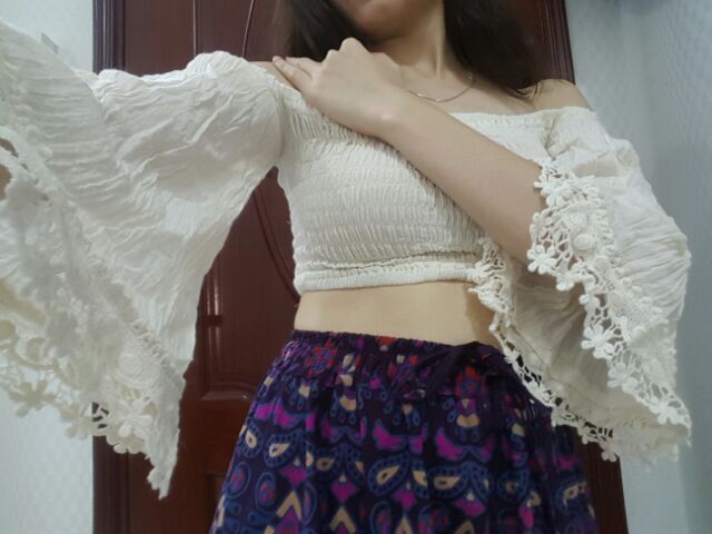 Áo croptop ôm tay xòe vải thô kem phong cách Boho