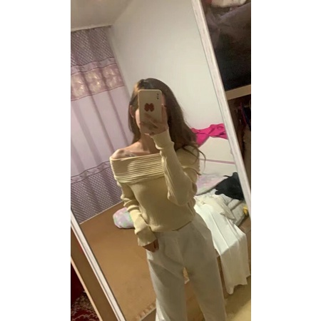 Áo len dập li trễ vai nữ tính và thanh lịch