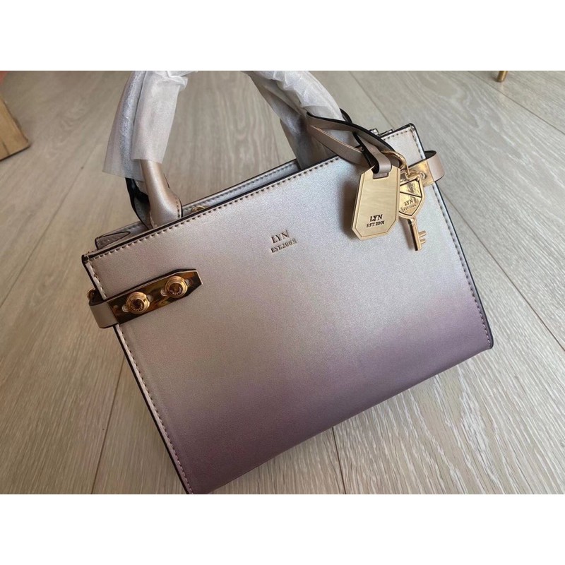 Túi LYN quai cầm màu loang size 23cm