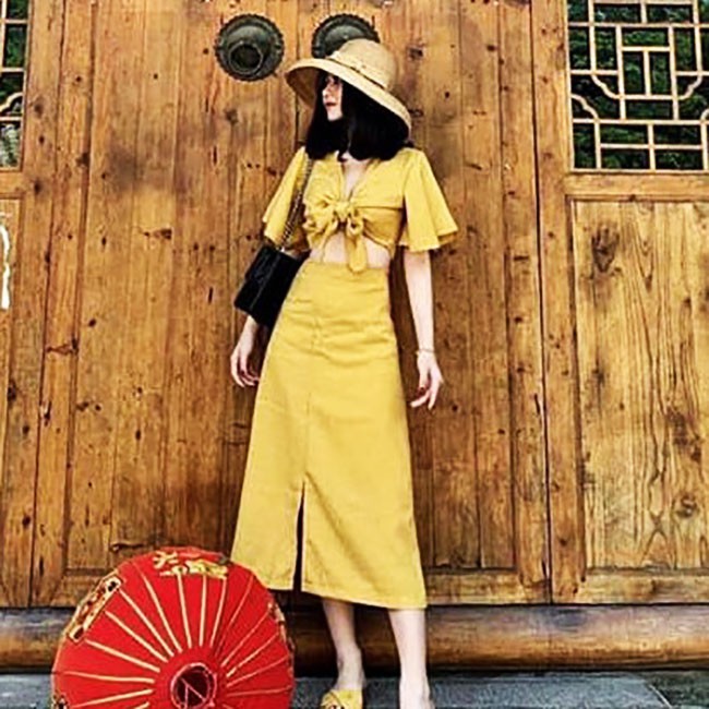Set áo croptop vàng tây cột nơ eo + chân váy midi caro 💦20Charm💦 | WebRaoVat - webraovat.net.vn
