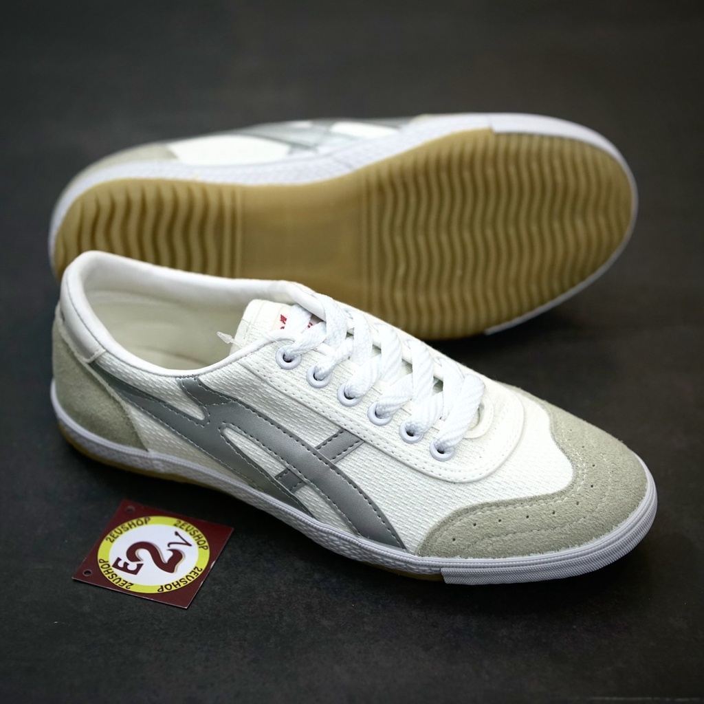 Giày đá bóng Bata Chính Hãng Warrior Siêu Phủi Trắng Viền Xám - 2EVSHOP