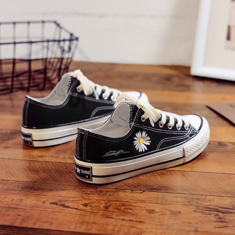 giầy cao cổ nữ convott nữ đen thêu hoa cúc ( convot hoa cúc đen ) | BigBuy360 - bigbuy360.vn