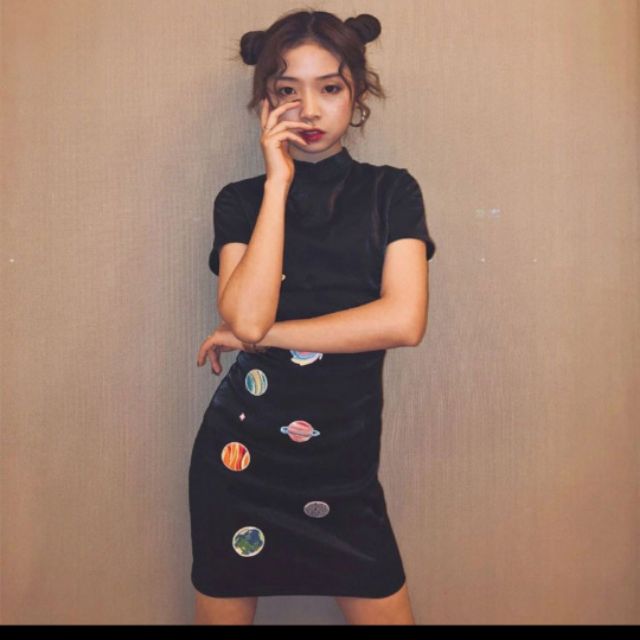 Sườn xám đen vải lụa