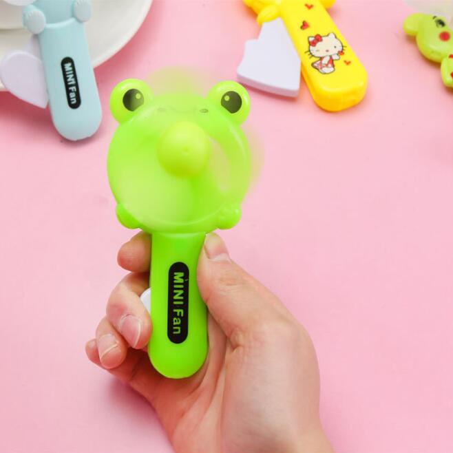 Quạt Cầm Tay Họa Tiết Hoạt Hình Màu Ngẫu Nhiên Dành Cho Trẻ Em