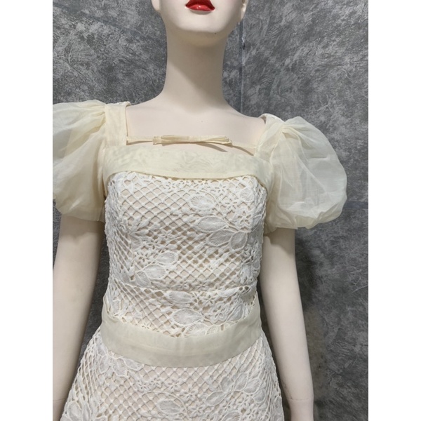 Váy ren cổ vuông dáng xoè