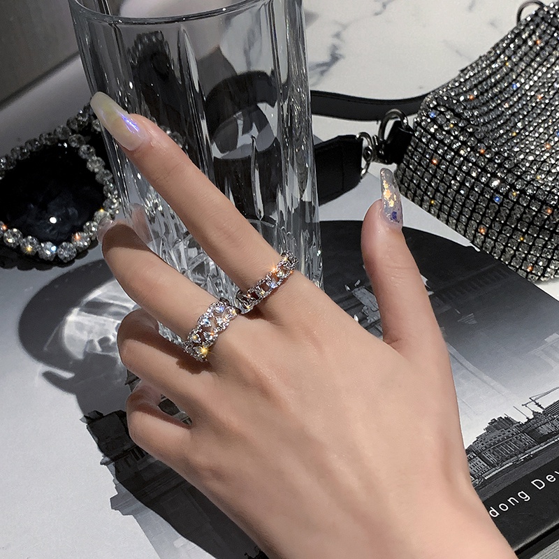Nhẫn đính đá zircon thời trang sành điệu