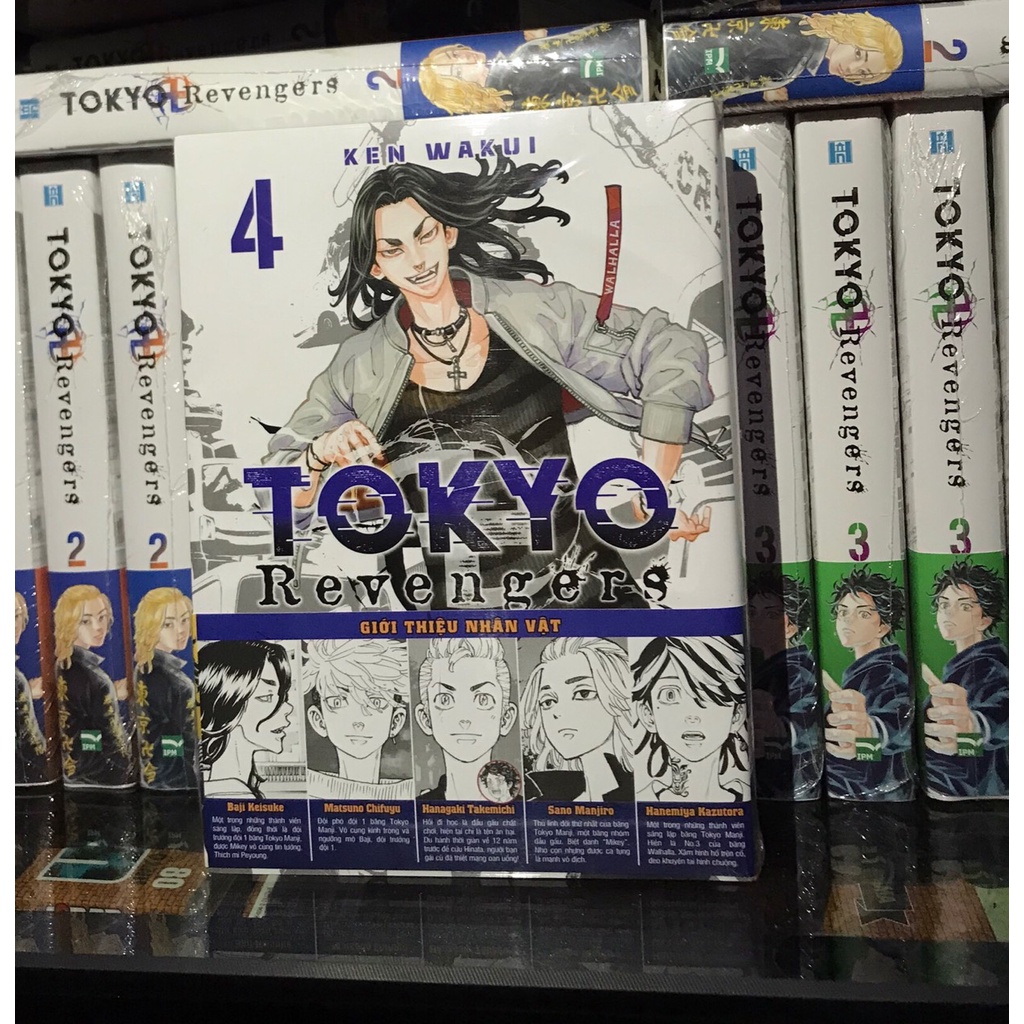 Sách - Tokyo Revengers Tập 4