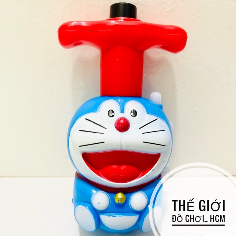 [MỚI VỀ- CÓ ĐÈN NHẠC] Đồ chơi trẻ em cù quay phát sáng hình Doremon cót xoay cực đẹp dành cho bé thích chơi con quay