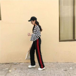 QUẦN STRIPED PANT ĐEN 3LINE ĐỎ