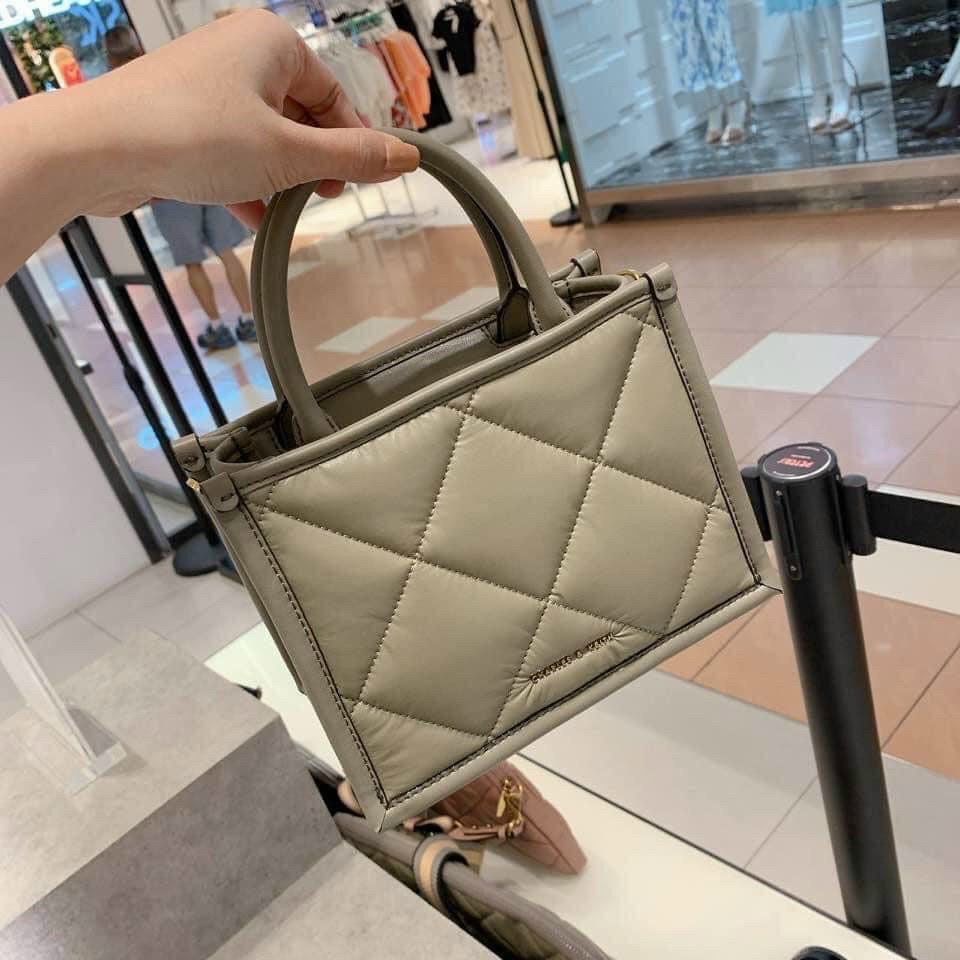 Túi đeo chéo / quai xách Charles&amp;keith model CK2-30781600 2 màu sang trọng dễ phối đồ sang trọng hàng hiệu